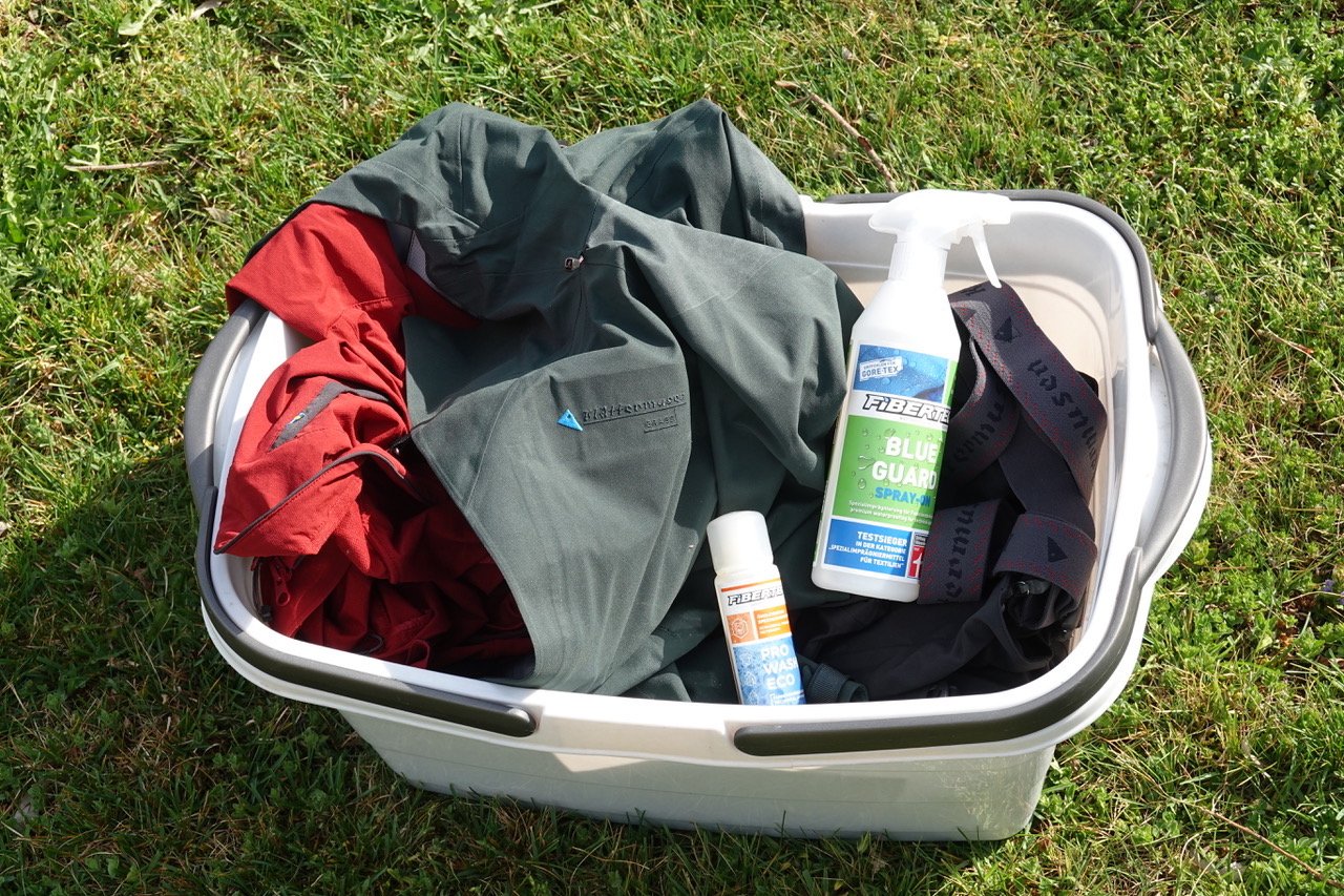 Ratgeber – Outdoorbekleidung richtig waschen:  Waschtag – Tipps für die nachhaltige Pflege von Funktionsbekleidung!
