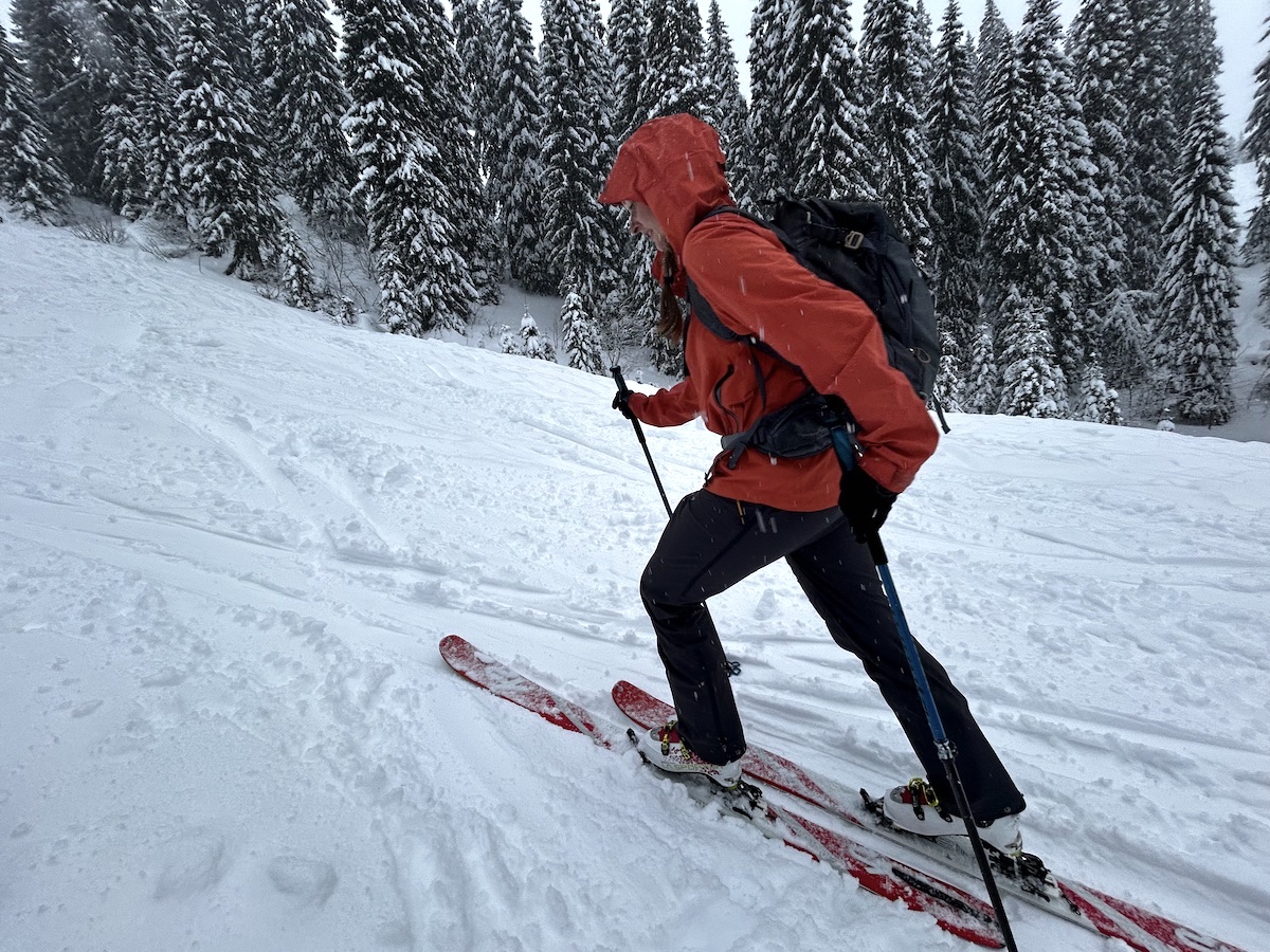 Testbericht – Bergans Y MountainLine Hybrid Softshell Pants: Technisch & leicht - bequeme Allroundhose für Skitouren und alpines Gelände