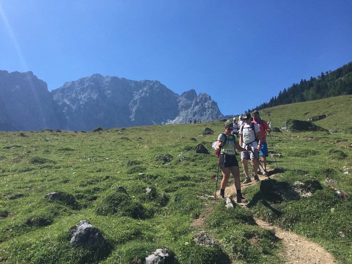 Testbericht – Salomon Speedcross 4 GTX & LEKI Micro Trail Pro: Ein glücklicher Gewinner auf Wander- und Testtour beim Karwendelmarsch