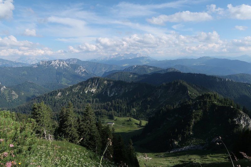 Ziele – Hochgern (1.748m): Mittelschwere Bergtour in den Chiemgauer Alpen mit Blick aufs Kaisergebirge