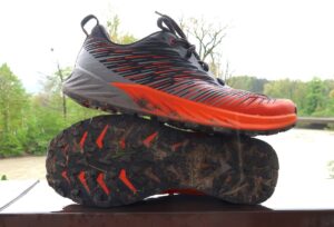 Testbericht - LOWA Amplux: Alpiner Laufschuh mit Carbonplatte für anspruchsvolles ALL TERRAIN RUNNING (ATR)