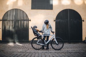 News - THULE Yepp 2: Robuster Kinderfahrradsitz im neuen Look und mit neuen Sicherheitsfeatures