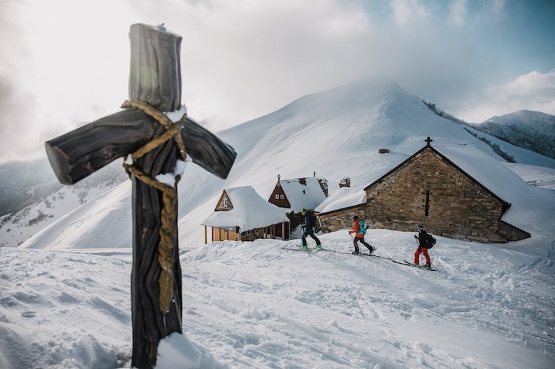 Winter - Sandra Lahnsteiner & Caja Schöpf: A journey to Georgia - zwei Mädels auf Freeride- und Skitour im Kaukasus