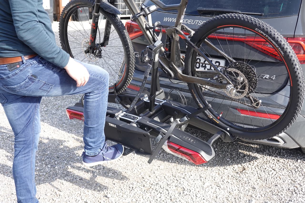 Testbericht – Thule Epos: 7 Gründe, warum der neue Fahrradträger für die Anhängerkupplung wirklich begeistert!