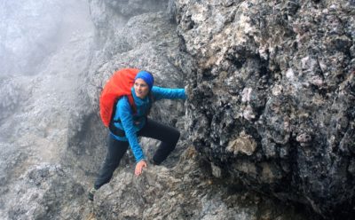 Testbericht Patagonia Houdini Jacket: Das Außenmaterial ist auch für den Einsatz am Fels robust genug (© airFreshing.com