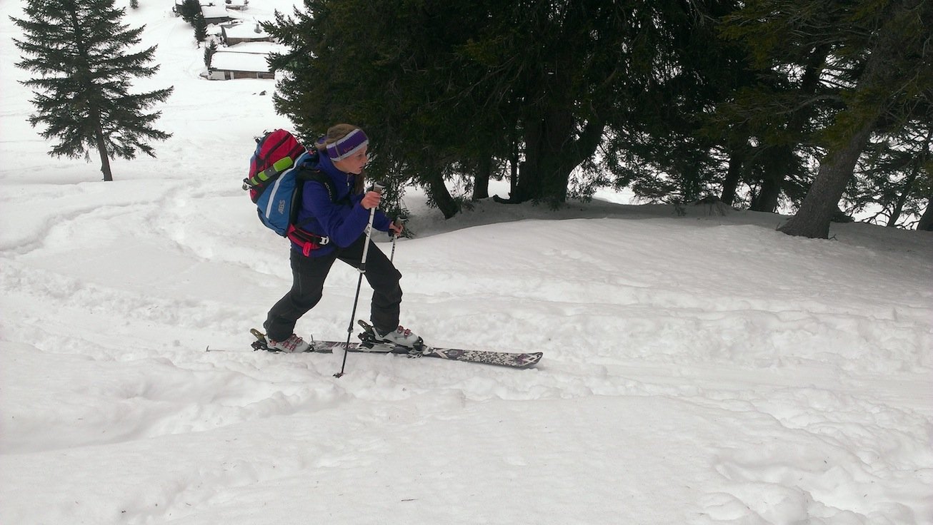 Testbericht – Ortovox Tour 30+7 Women: Geräumiger Lawinenairbag speziell für die weibliche Freeride und Skitourenfraktion