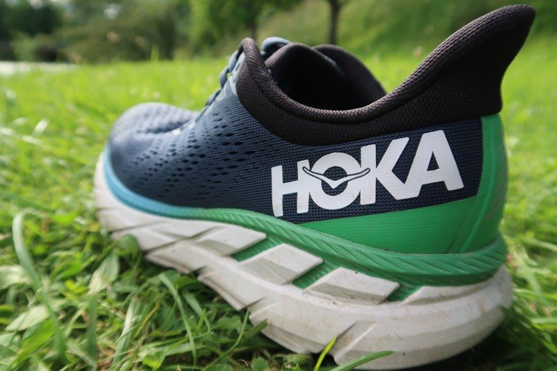 Testbericht - HOKA Bondi 7 & Clifton 7: Super gedämpfte Straßenlaufschuhe fürs tägliche Fitness-Programm