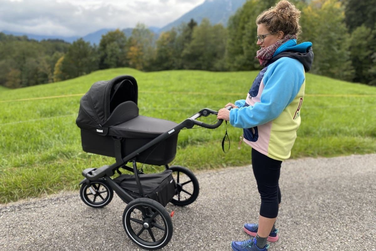Testbericht - THULE Urban Glide Bassinet, Stroller Footmuff & Rain Cover: Faltbare Babywanne für Kinderwagen und sportliche Eltern 4 Testbericht - THULE Urban Glide Bassinet, Stroller Footmuff & Rain Cover: Faltbare Babywanne für Kinderwagen und sportliche Eltern
