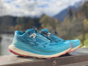 Testbericht - Salomon Ultra Glide: Solide gedämpfter, komfortabler und griffiger Allround-Laufschuh für Trailrunner