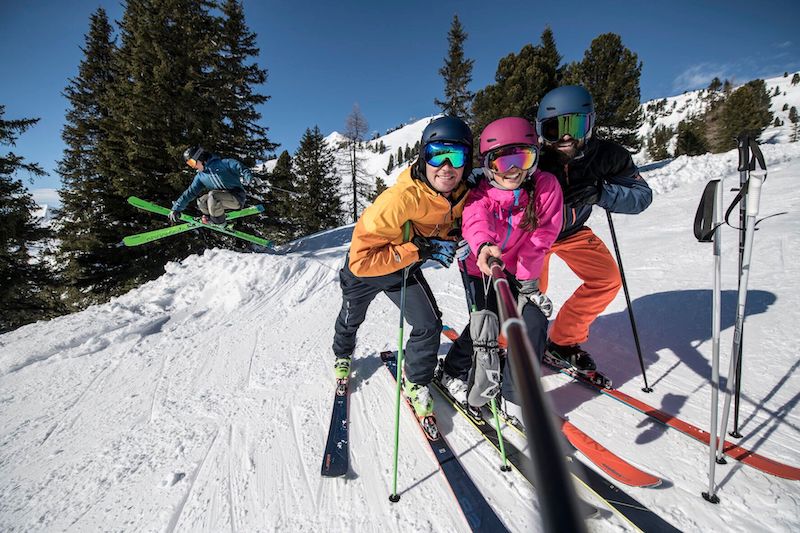 Event – ELAN Always Good Times Tour 2019/20: Beliebte Skitest-Tour kehrt in die Top-Skigebiete Europas zurück