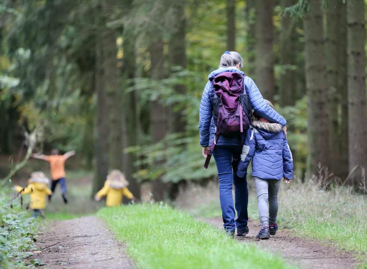Ratgeber – Wandern mit Kindern: 5 Tipps für ultimative Outdoor-Erlebnisse mit Kids (© unsplash / Juliane Lieberman)