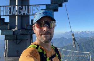 Testbericht - 100% Hypercraft SQ mit Hiper Crimson Silver Mirror Lens: Mit 23 Gramm die vielleicht leichteste Multisportbrille der Welt?!