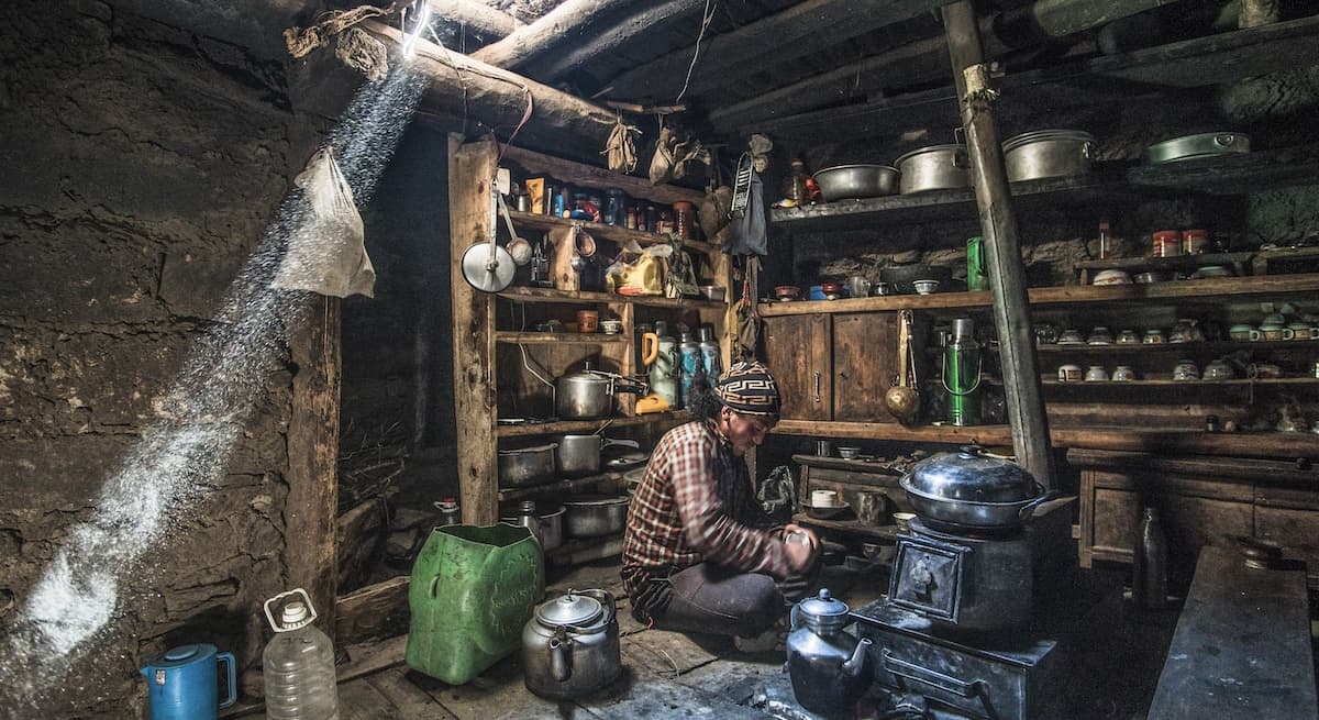 Rezension - National Geographic / Peter Hinze: 100.000 Schritte zum Glück - von der Einfachheit des Lebens im Himalaya