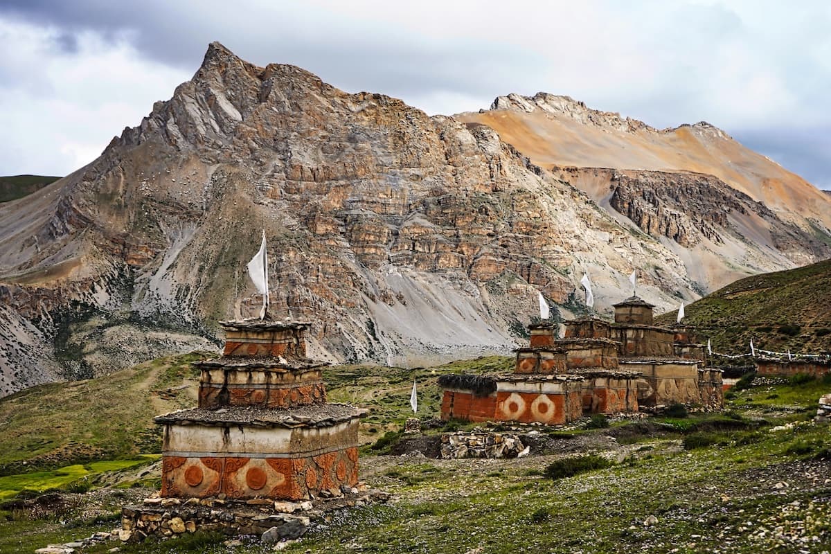 Rezension - National Geographic / Peter Hinze: 100.000 Schritte zum Glück - von der Einfachheit des Lebens im Himalaya
