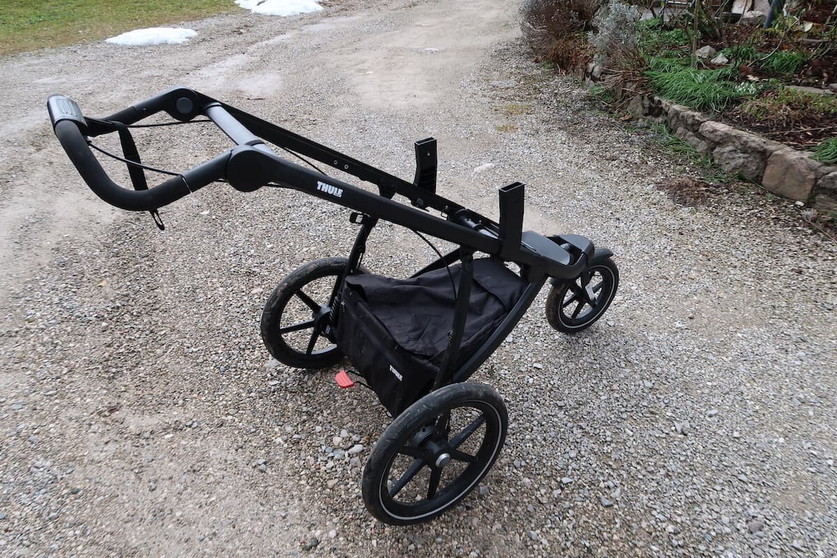 Testbericht - THULE Urban Glide Bassinet, Stroller Footmuff & Rain Cover: Faltbare Babywanne für Kinderwagen und sportliche Eltern 8 Testbericht - THULE Urban Glide Bassinet, Stroller Footmuff & Rain Cover: Faltbare Babywanne für Kinderwagen und sportliche Eltern