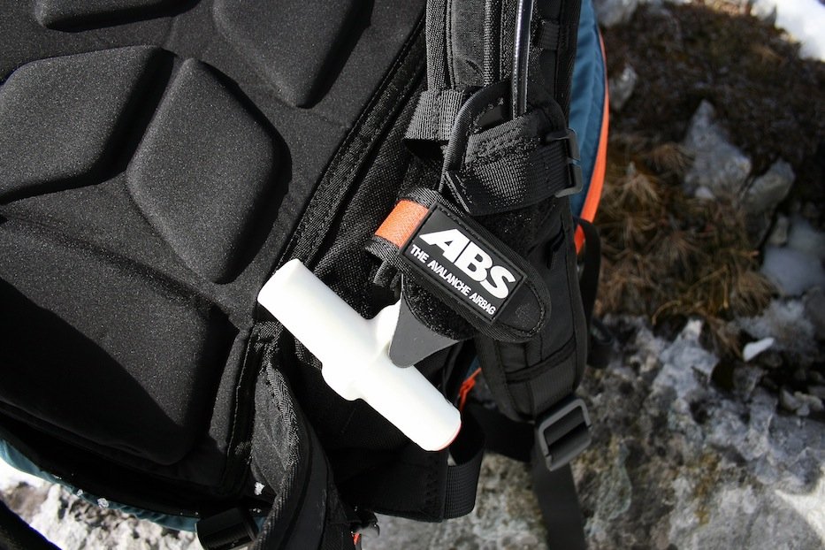 Testbericht - ABS Vario Base Unit classic + Zip-On 8L / 32L: Lawinenairbag als praktischer Packesel fürs Überleben im Backcountry