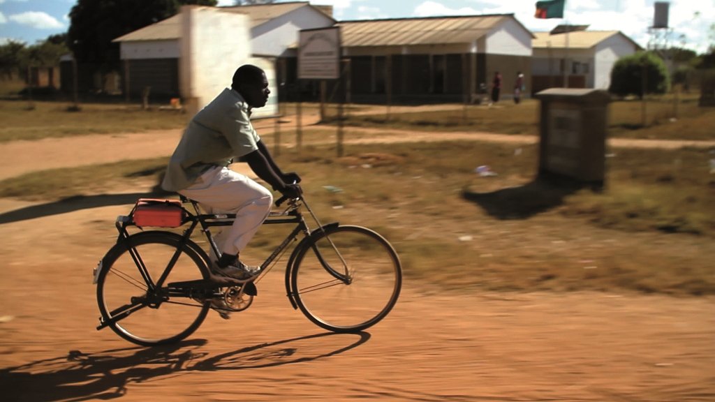 SPECIALIZED - Source Two Charity: Specialized stiftet Bikes an Hilfsorganisation in Afrika