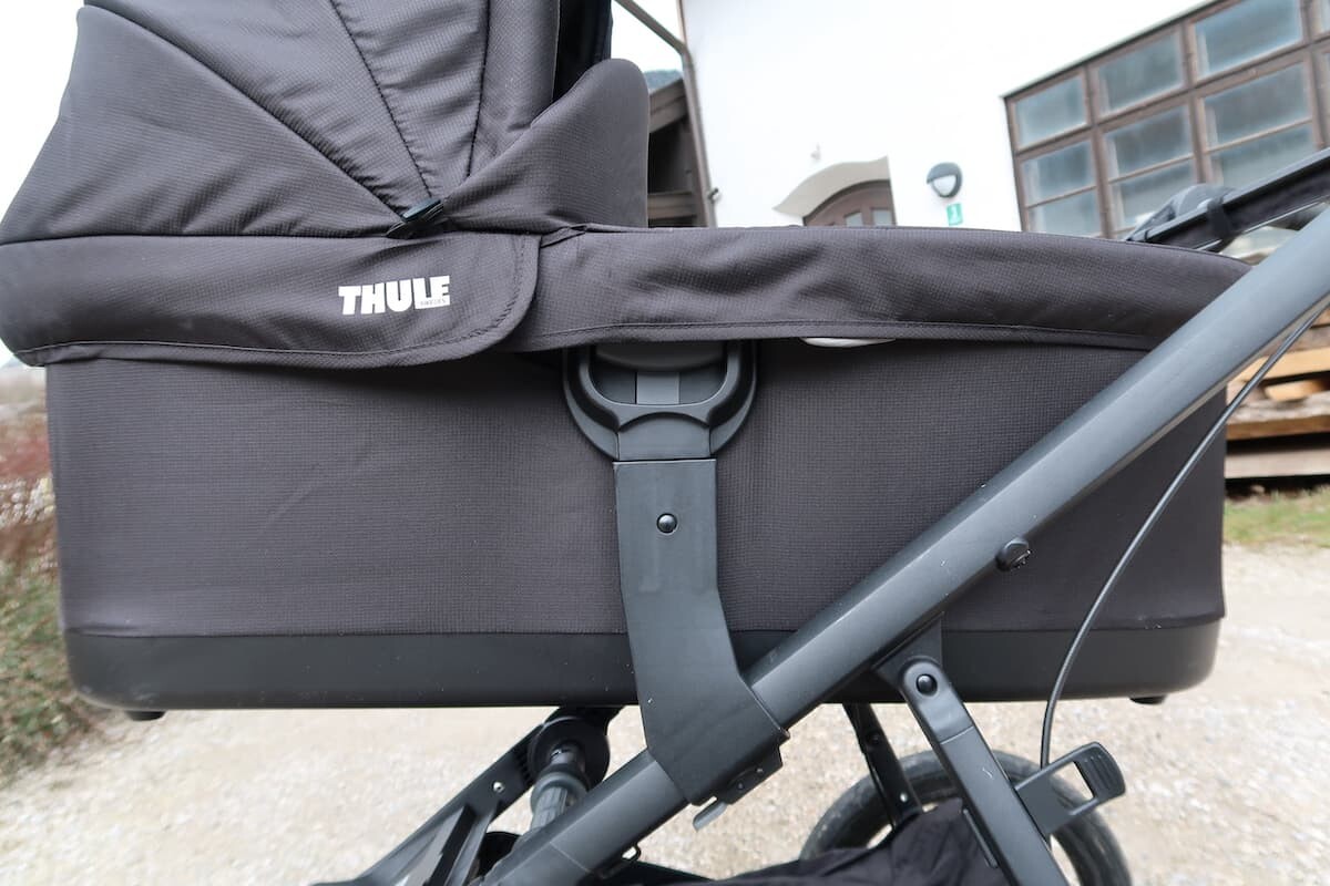 Testbericht - THULE Urban Glide Bassinet, Stroller Footmuff & Rain Cover: Faltbare Babywanne für Kinderwagen und sportliche Eltern 7 Testbericht - THULE Urban Glide Bassinet, Stroller Footmuff & Rain Cover: Faltbare Babywanne für Kinderwagen und sportliche Eltern