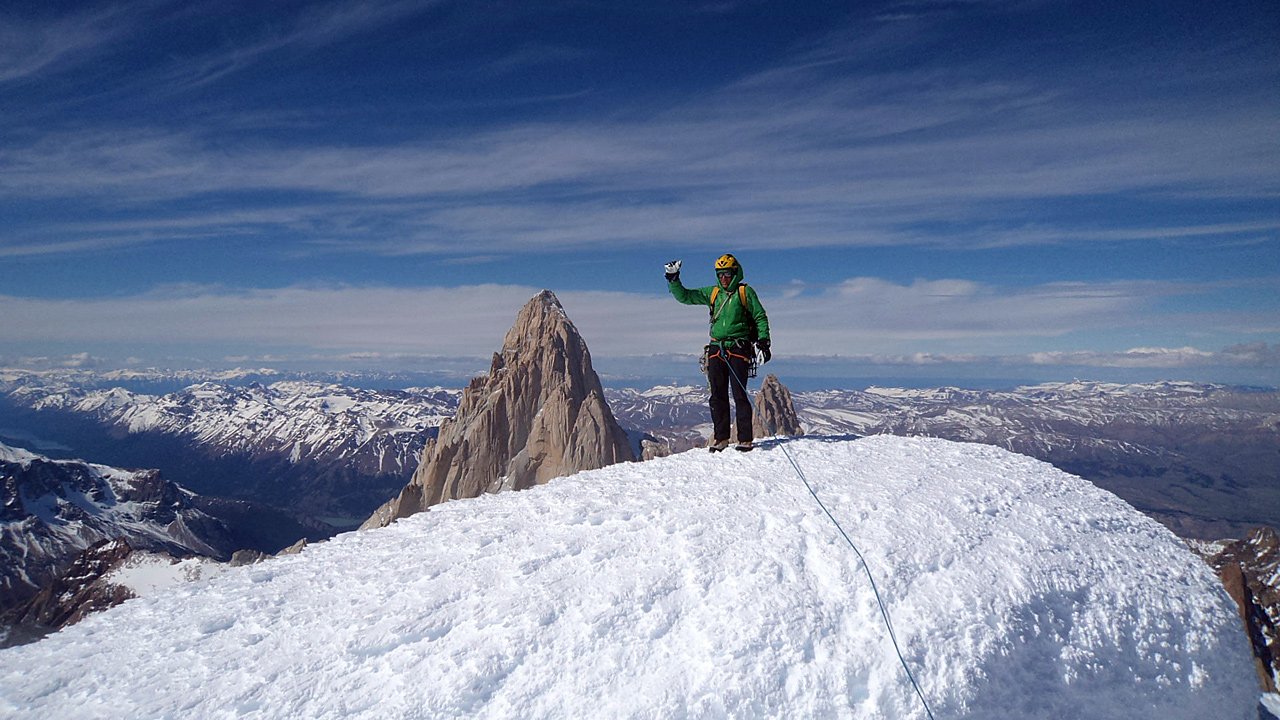 Cerro Torre Westwand über Ragni Route: Michi Lerjen erklimmt seinen vierten Gipfel der Torre Gruppe