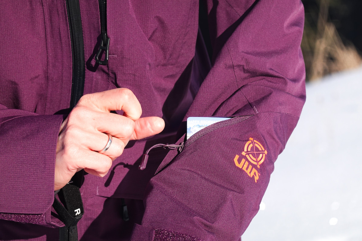 Testbericht – Helly Hansen Aurora Infinity Shell Ski Jacket & Pants: Stylische, nachhaltige und PFC-freie Allround-Kombi für jeden Skitag 6 Testbericht – Helly Hansen Aurora Infinity Shell Ski Jacket & Pants: Stylische, nachhaltige und PFC-freie Allround-Kombi für jeden Skitag