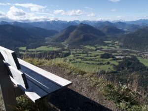 Buchtipp - Ursula Weber: Wandern auf märchenhaften Pfaden - 15 Wandertouren und 30 Geschichten vom Werdenfelser Land bis zum Wendelstein