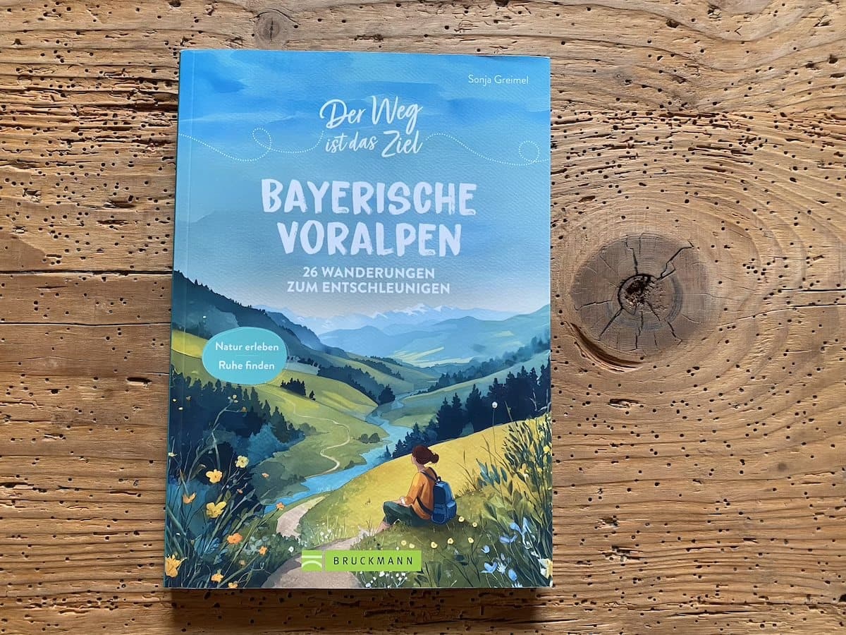 Rezension – Bruckmann Verlag / Sonja Greimel: Der Weg ist das Ziel – achtsames Wandern in den bayerische Voralpen (© Bruckmann Verlag / Sonja Greimel)