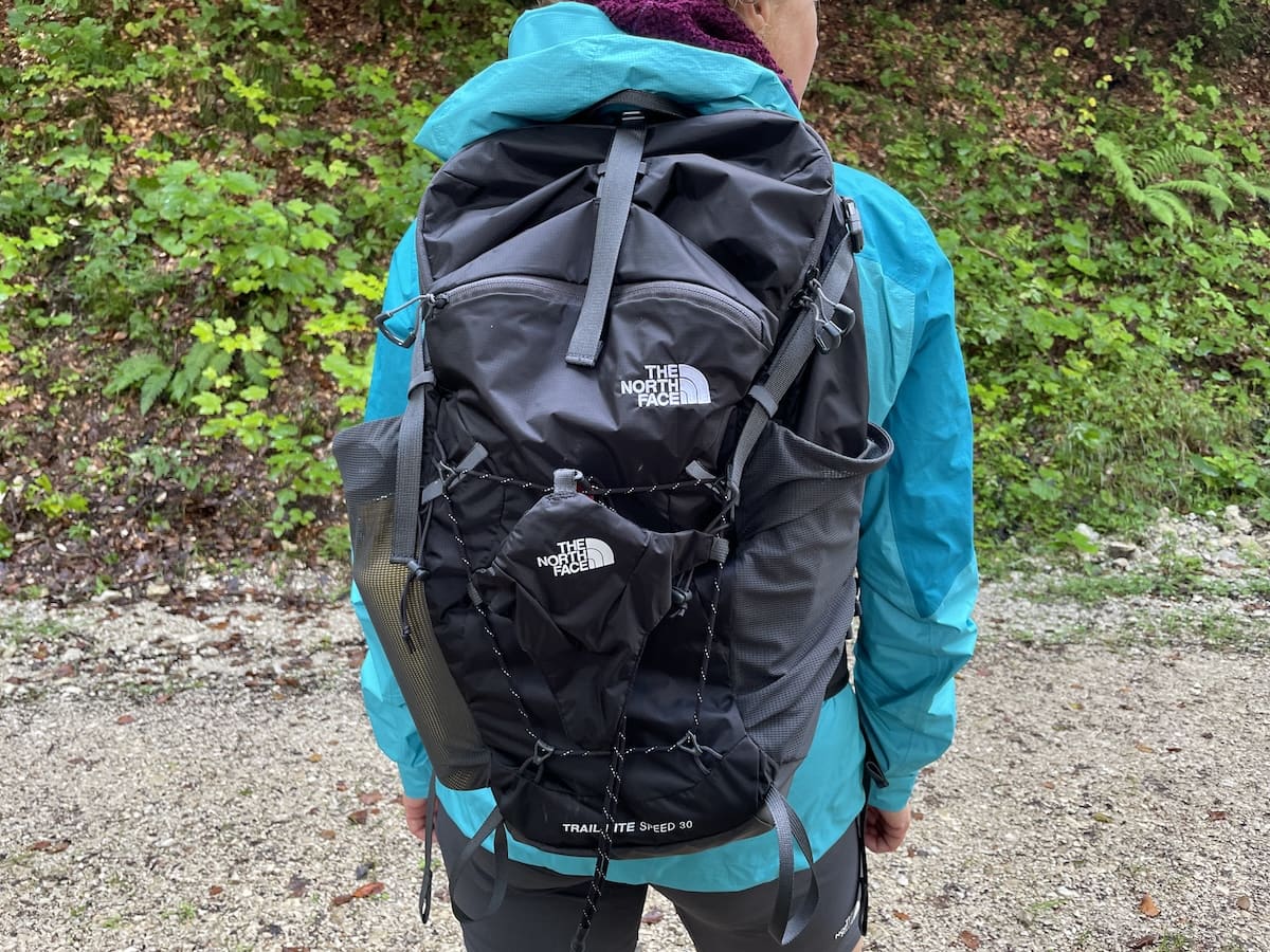 Testbericht - The North Face Trail Lite Speed 30: Ultraeichter Rucksack als perfekter Allrounder für Berg, Stadt und Reisen 6 Testbericht - The North Face Trail Lite Speed 30: Ultraeichter Rucksack als perfekter Allrounder für Berg, Stadt und Reisen
