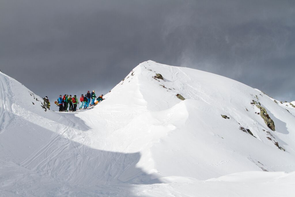 Event – Freeridecamps.at powered by Raiffeisen Club: Freeride-Profis geben kostenfreies Coaching für junge Powder-Fans (© Freeridecamps.at)
