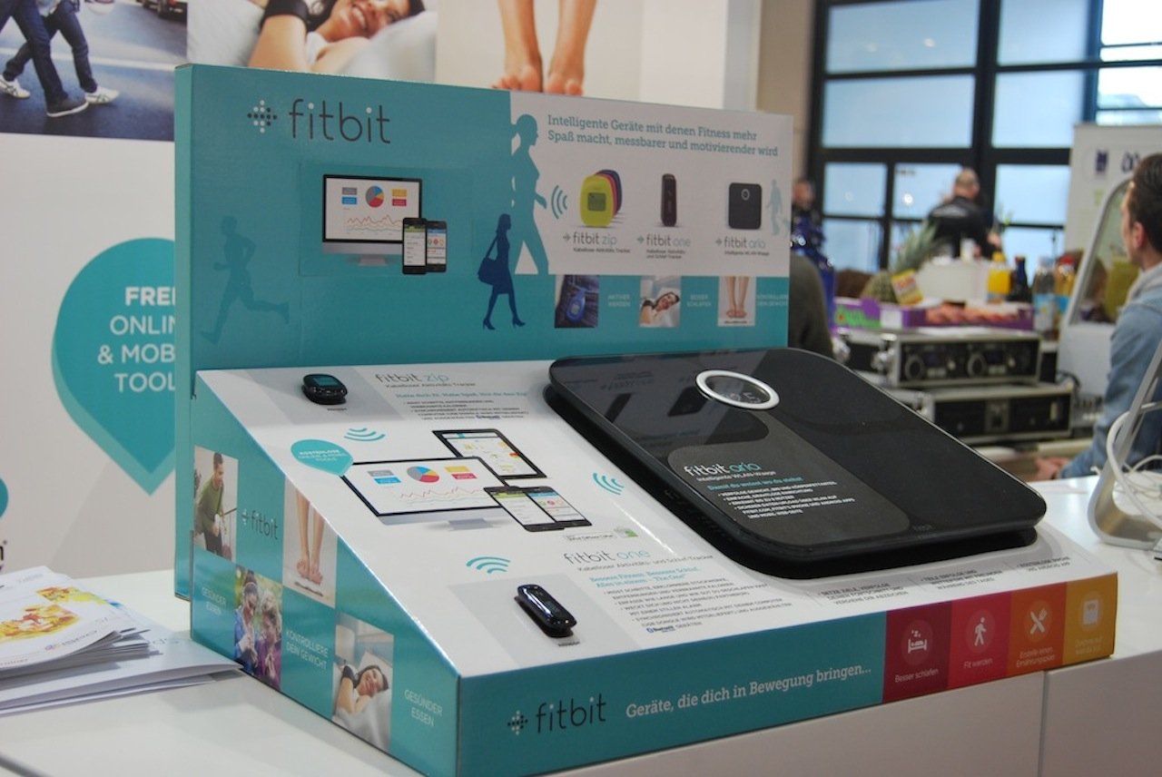 ISPO 2013 – FITBIT: FITBIT stellt digitale Gesundheits-Tracker und intelligente WLAN-Waage vor