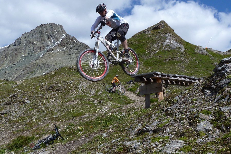 Event – Downhill in Ischgl: RideOn Biking und bikeactivities laden zum Singletrailcamp ein