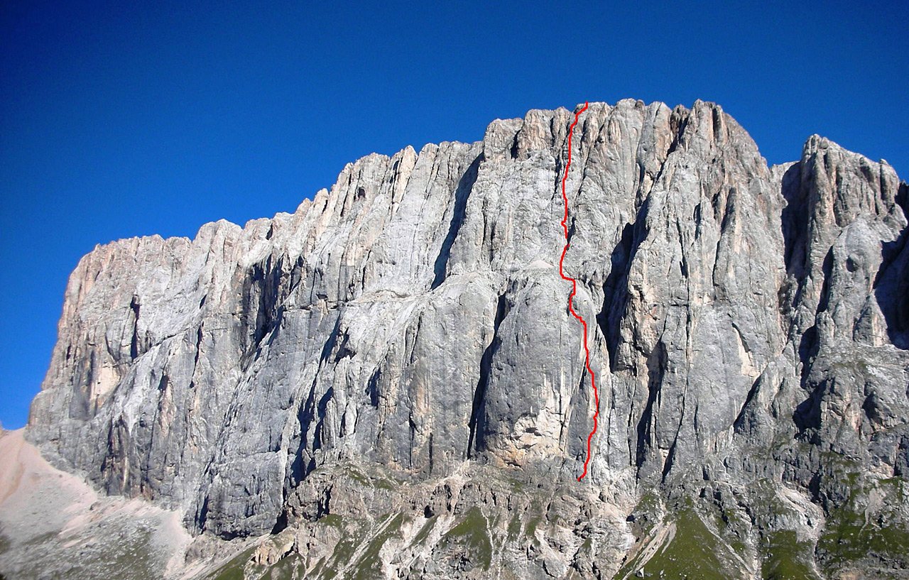 The North Face Athlet Hansjörg Auer eröffnet Route "Bruderliebe" in Marmolada-Südwand