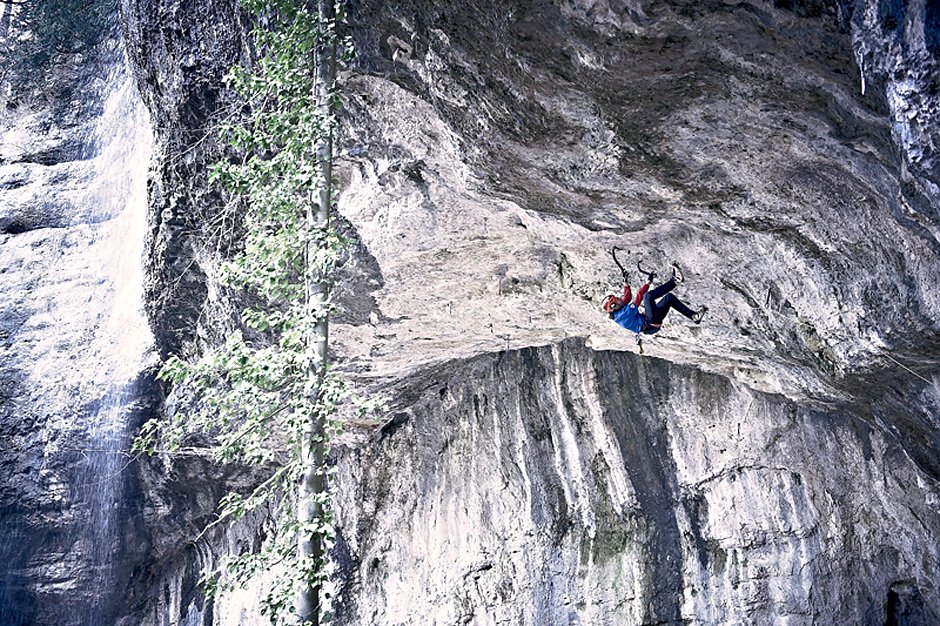Robert Jasper gelingt IRONMAN durch das gigantische 20 Meter waagerechte Dach ©www.funst.de