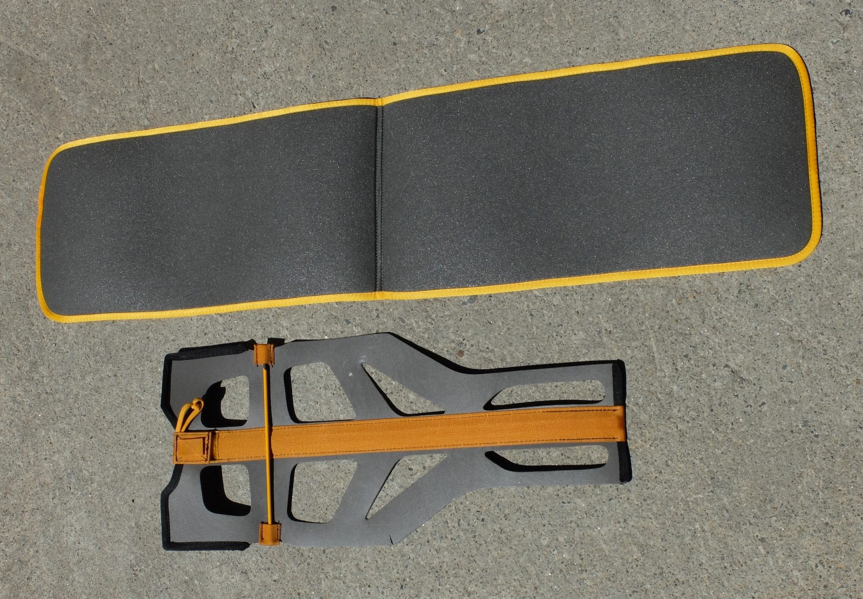 Testbericht - Alpinisto 35 von Gregory: Herausnehmbares Rückenelement, das als Isomatte für ein Notbiwak dient + Tragesystem mit Alu-Strebe (Copyright: airFreshing.com)