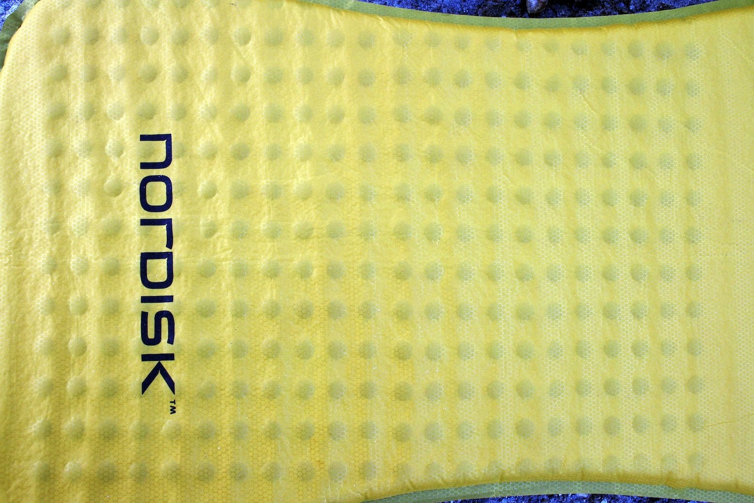 Testbericht - Nordisk Isomatte Grip 2,5: Die Schlafunterlage besitzt eine einzigartige Struktur, die für optimalen Schlafkomfort sorgt (@airFreshing.com)