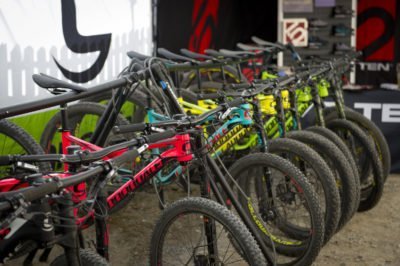 Erfahrungsbericht Women's Bike Camp: Die Radlflotte von Cannondale (© Manfred Stromberg)