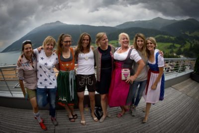 Erfahrungsbericht Women's Bike Camp: Moni Fiedler im KReis der Guides (© Manfred Stromberg)