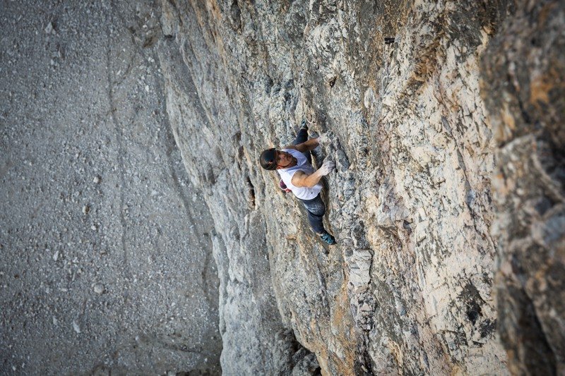 Dani Arnold mit neuem Speed Rekord an den Drei Zinnen (© Mammut)