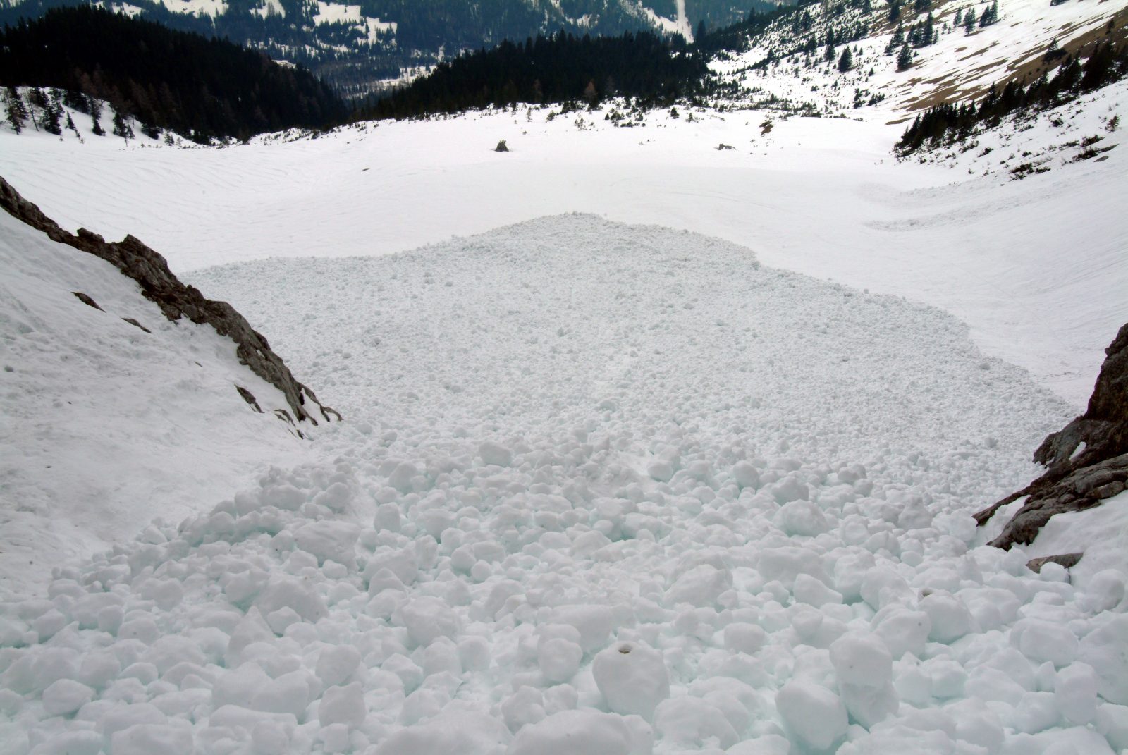 Ratgeber - Lawinencamp Bayern: Achtung Lawinengefahr - Lawinenkunde für mehr Sicherheit im Tiefschnee (Teil 1)