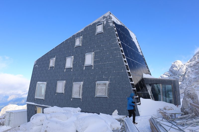 News - Österreichischer Alpenverein (ÖAV): Neue Seethalerhütte (2.740 m) am Dachstein zum Januar 2019 "wiedereröffnet"