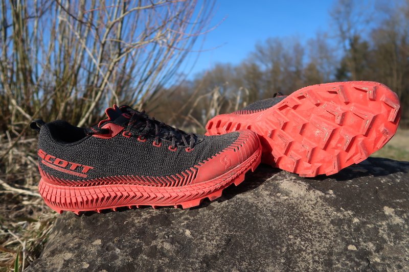 Testbericht – Scott Supertrac Ultra RC: Breit aufgestellter Laufschuh für (ultra)lange Strecken