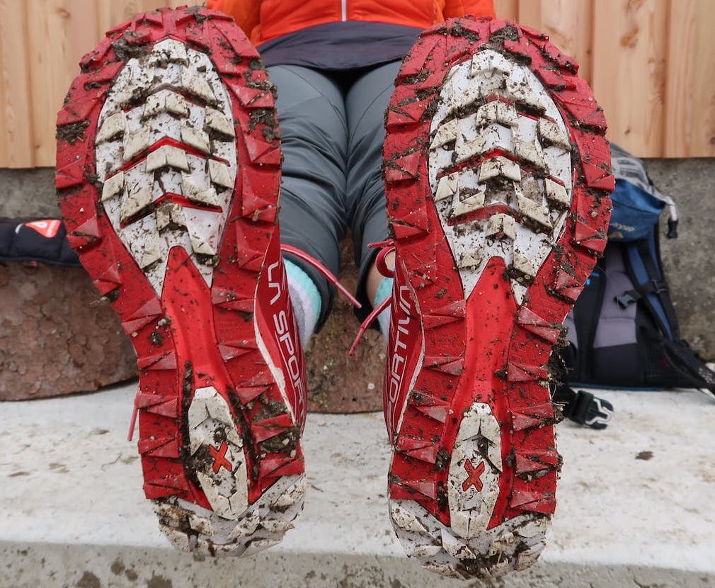 Testbericht - La Sportiva Jackal GTX Women: Superbequemer und komfortabel gedämpfter Damen-Trailschuh für mittlere Distanzen