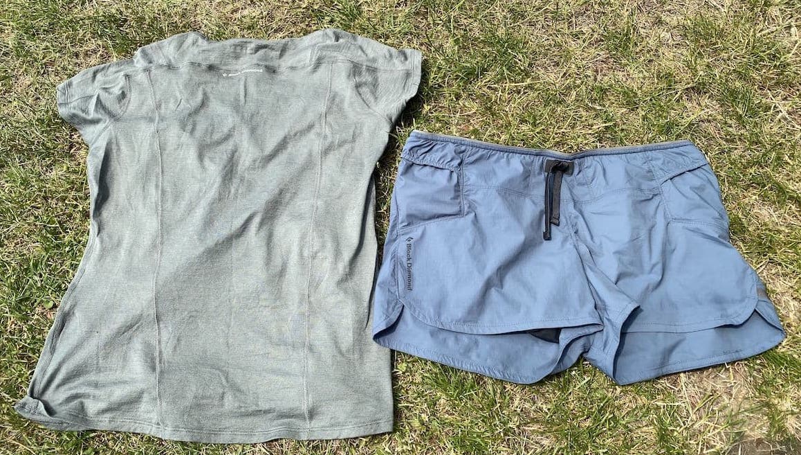 Testbericht - Black Diamond Rhythm Tee & Sprint Short: Luftig leichte Laufbekleidung für richtig heiße Trailrunning-Sommertage