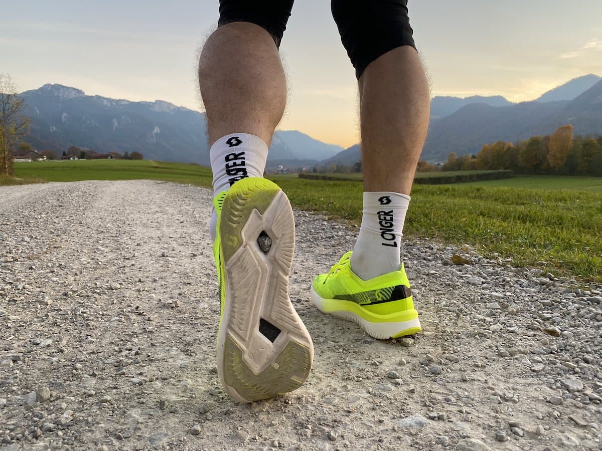 Testbericht - Scott Speed Carbon RC & Pursuit: Ultraschnelle und leichte Straßenlaufschuhe mit neuartiger Rocker-Sohlentechnologie