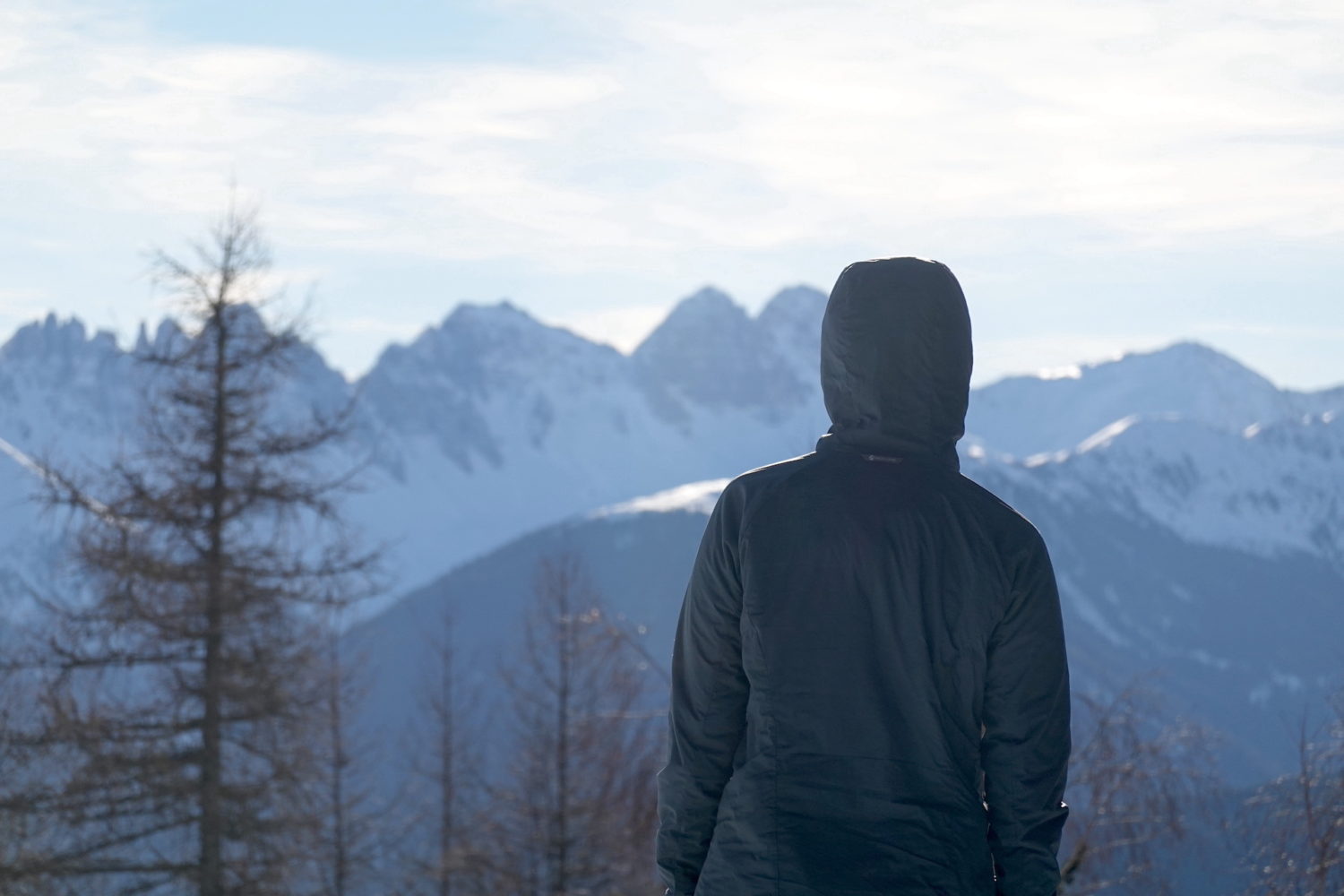 Testbericht – Montane Fireball Jacket (W): Leicht, warm und mit synthetischer Öko-Füllung - Isolationsjacke für kühle Bergtage