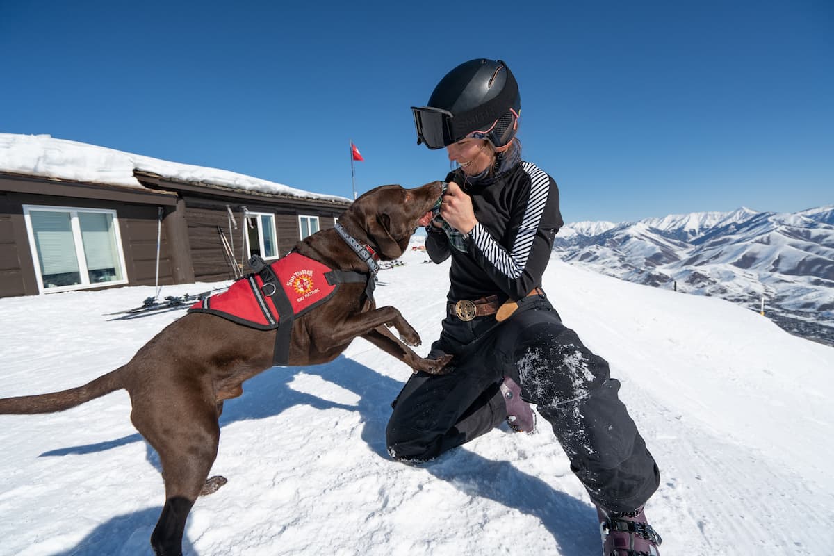 News - International Ski Patrol Day 2022: Helly Hansen bedankt sich bei den Mitgliedern der Pisten- und Rettungsdienste in aller Welt