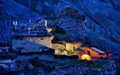Rezension – National Geographic / Peter Hinze: 100.000 Schritte zum Glück – von der Einfachheit des Lebens im Himalaya