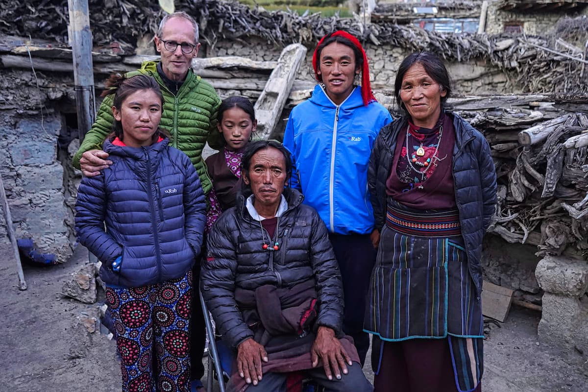 Rezension - National Geographic / Peter Hinze: 100.000 Schritte zum Glück - von der Einfachheit des Lebens im Himalaya