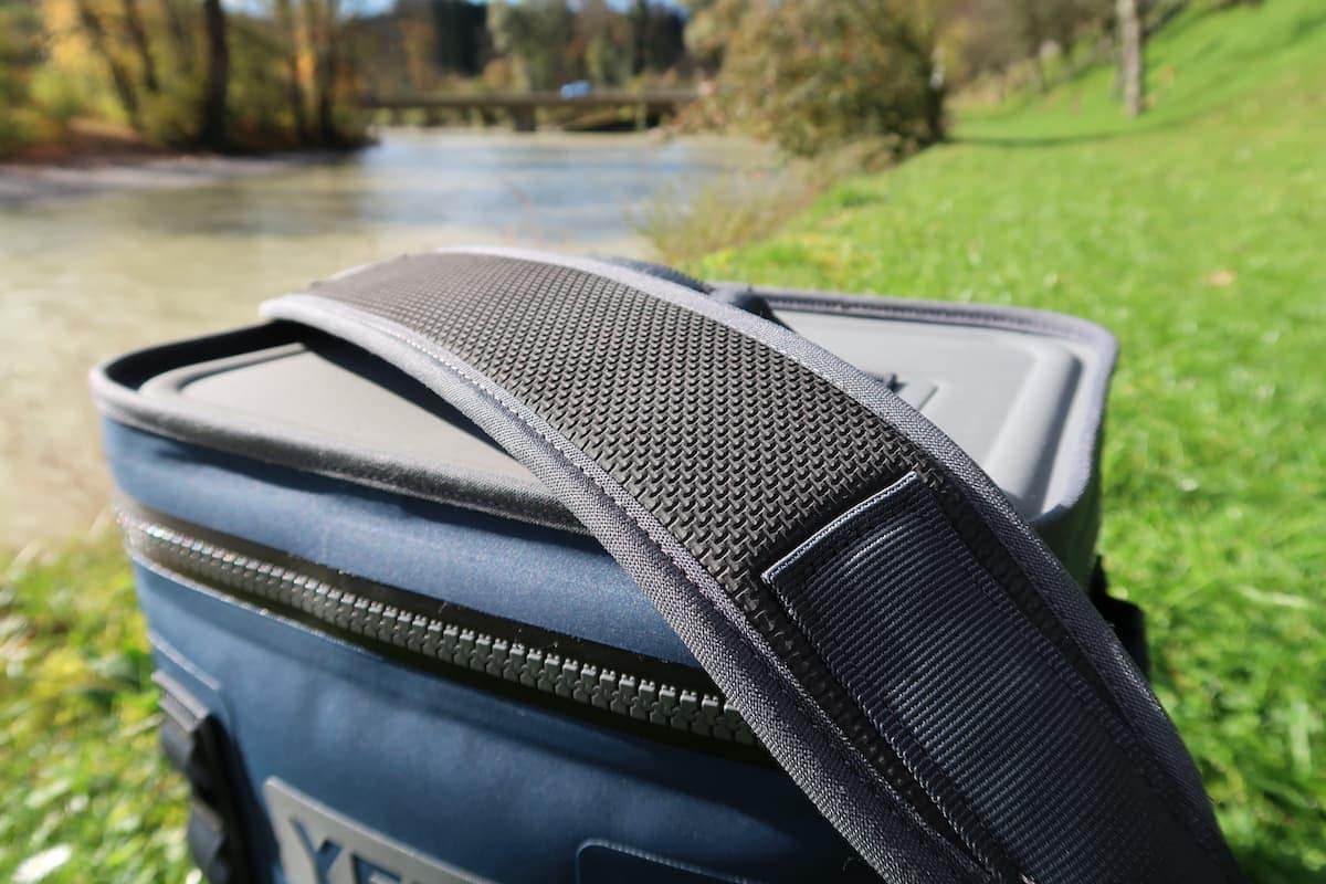 Testbericht - YETI Hopper Flip 12: Leichte Outdoor-Kühlbox mit enormer Kühl- oder Wärmeleistung