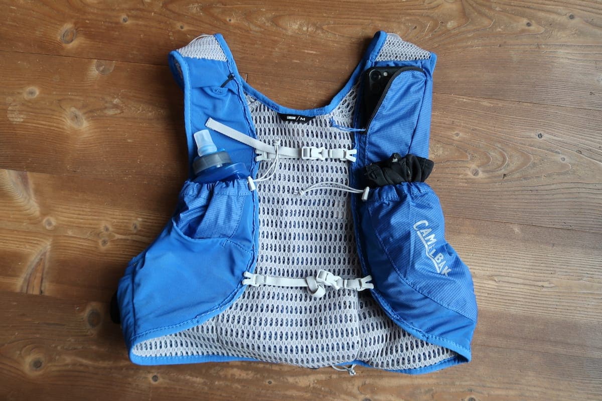 Testbericht - CamelBak Ultra Pro Vest 7L: Minimalistische Laufweste für ultralange Distanzen beim Trailrunning