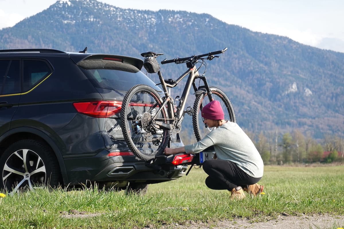 Testbericht – Thule Epos: 7 Gründe, warum der neue Fahrradträger für die Anhängerkupplung wirklich begeistert!